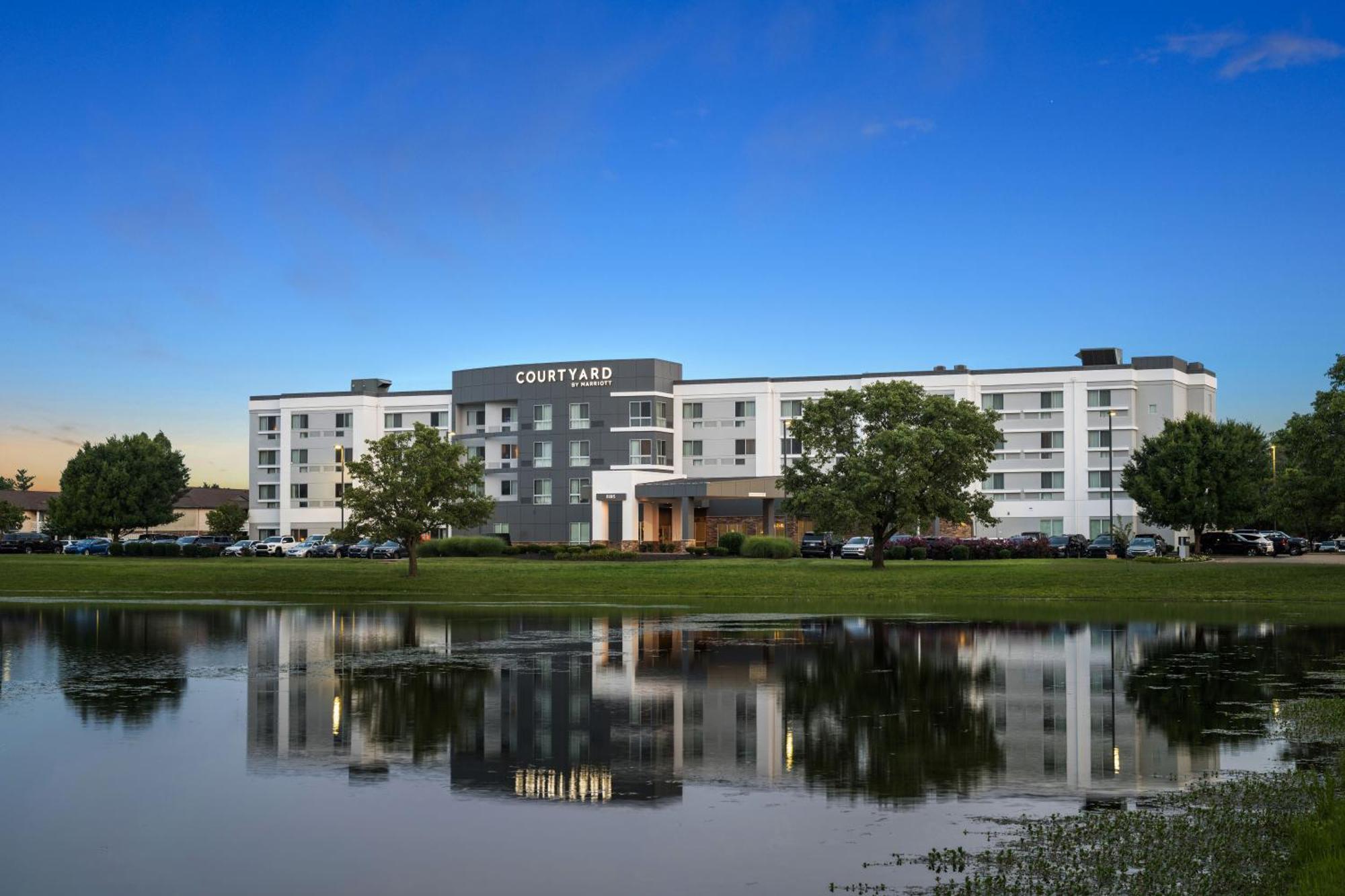 Courtyard By Marriott Evansville East Exterior photo