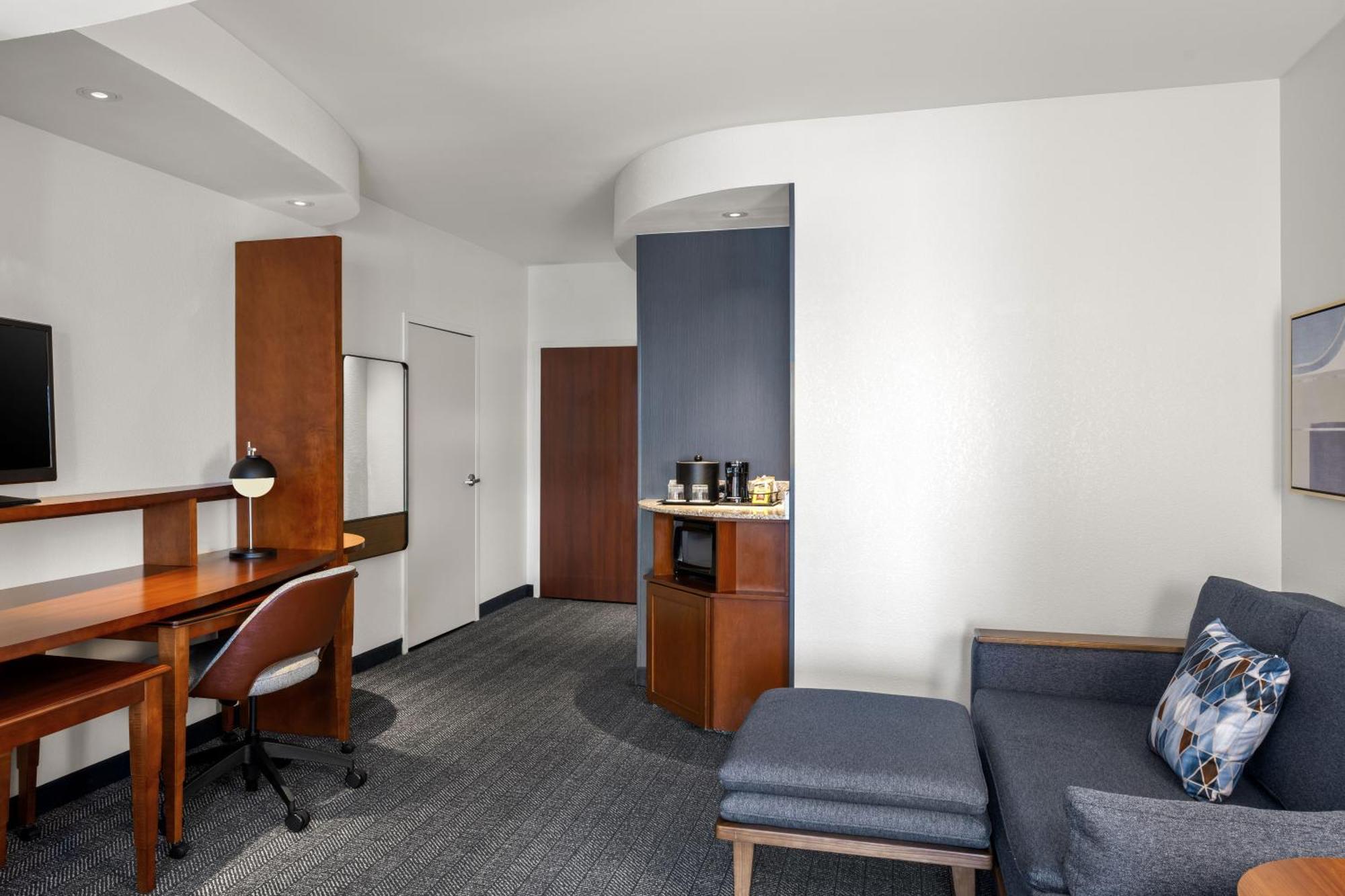Courtyard By Marriott Evansville East Exterior photo