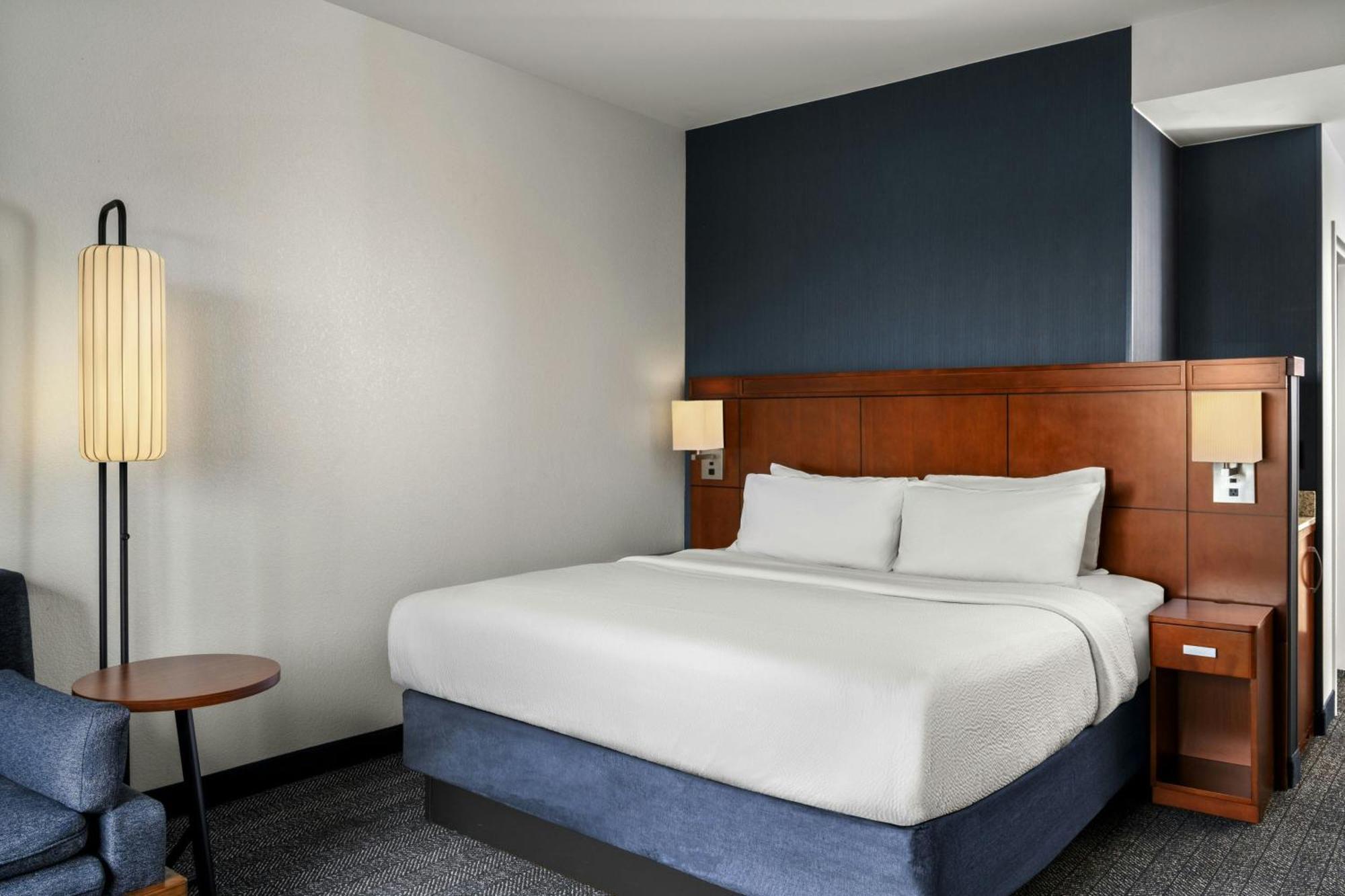 Courtyard By Marriott Evansville East Exterior photo