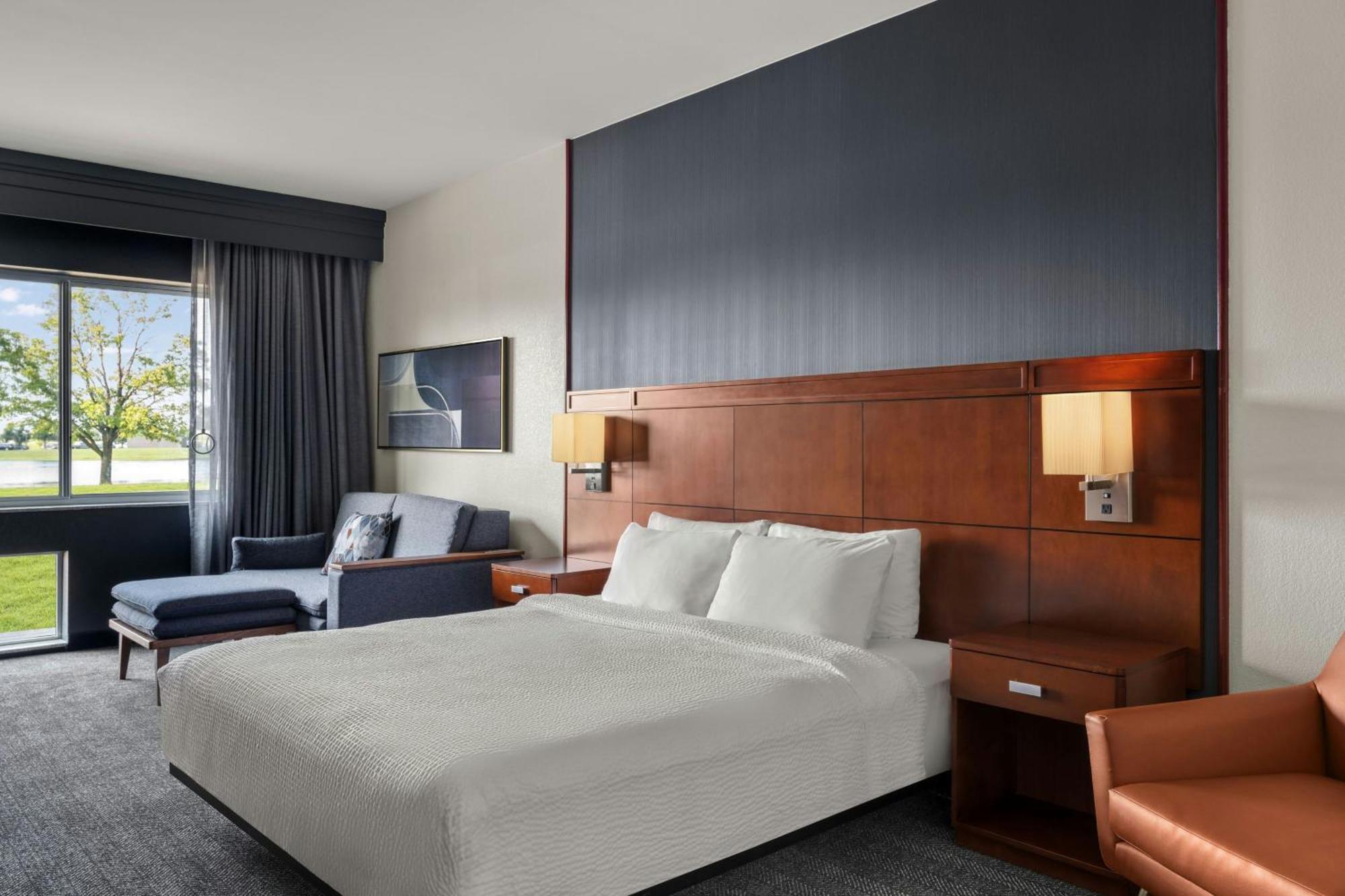 Courtyard By Marriott Evansville East Exterior photo