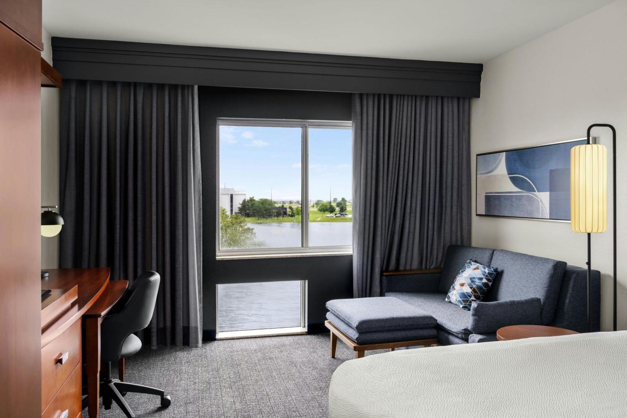 Courtyard By Marriott Evansville East Exterior photo