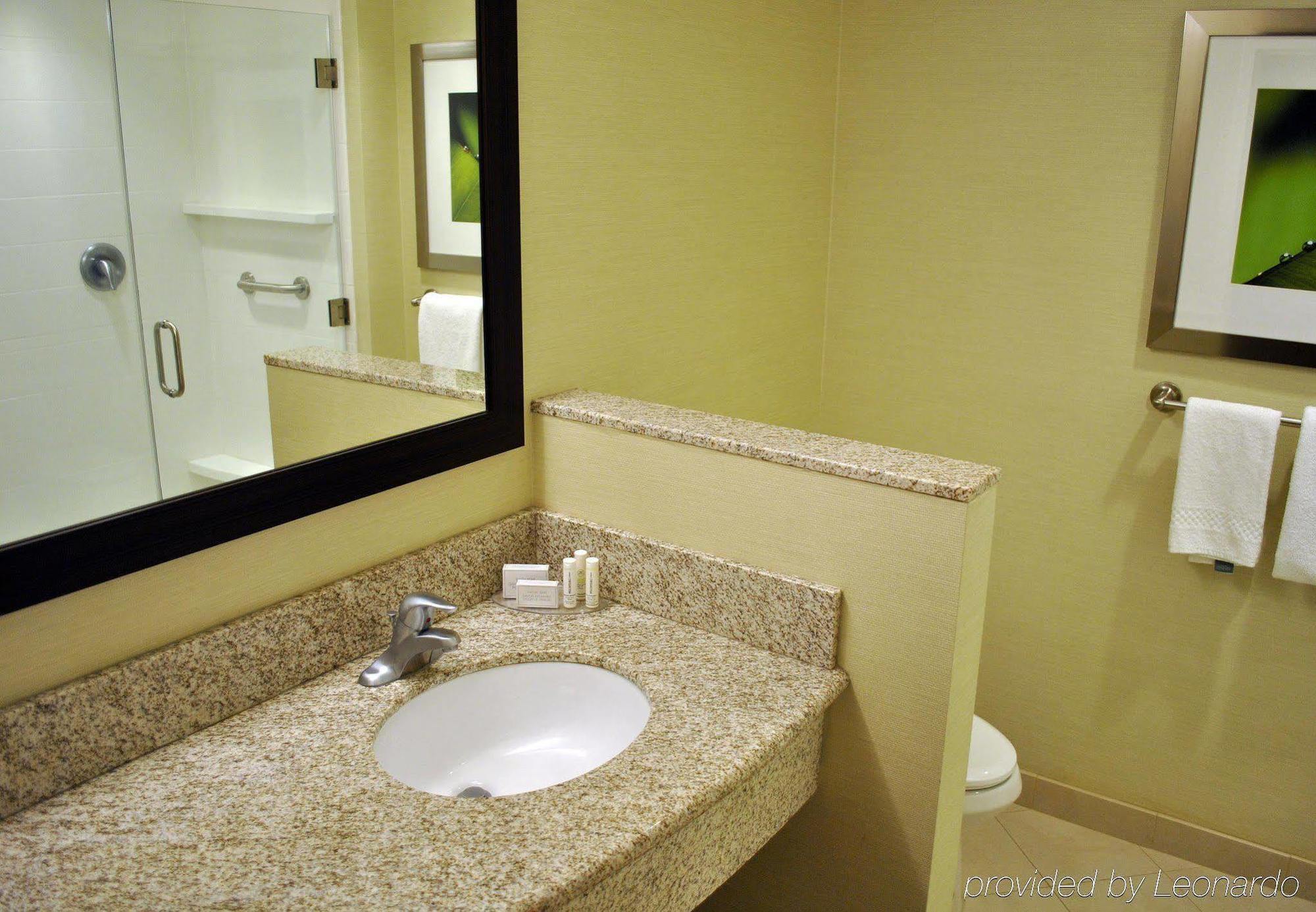 Courtyard By Marriott Evansville East Exterior photo