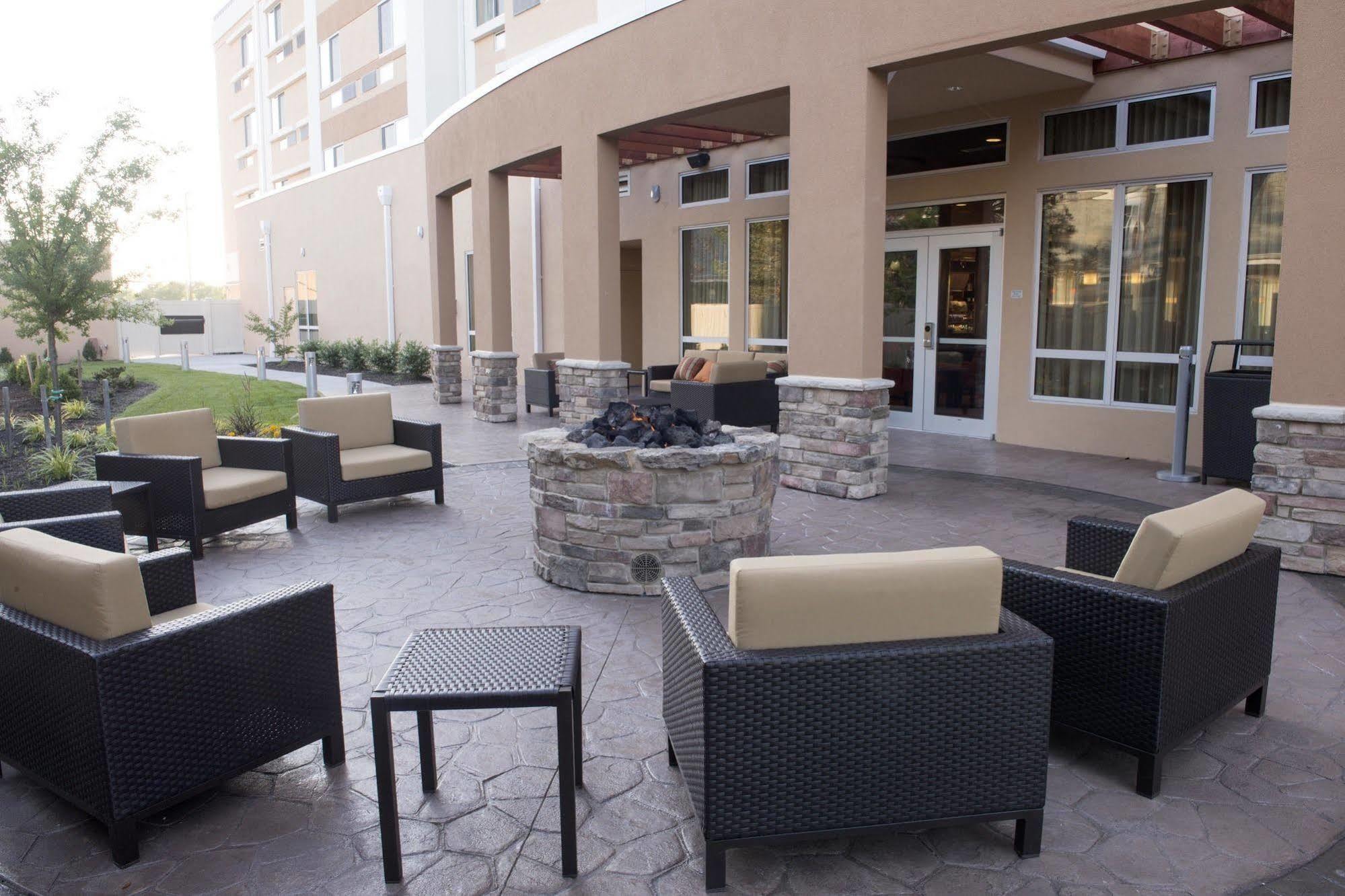 Courtyard By Marriott Evansville East Exterior photo